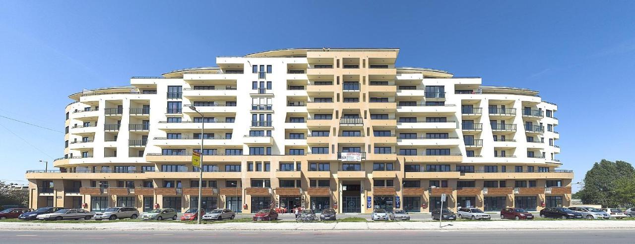 Tisza Palota Apartmanok セゲド エクステリア 写真