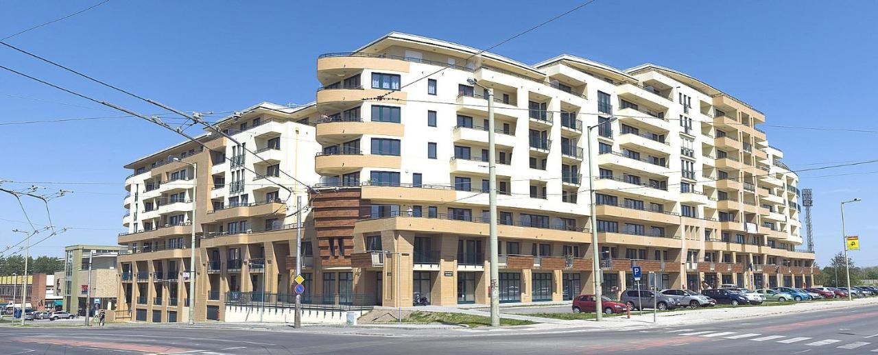 Tisza Palota Apartmanok セゲド エクステリア 写真